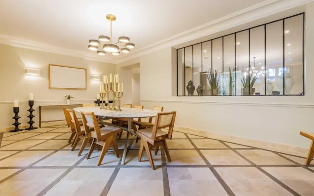 Luxury Mansion With Garden in Heart of Neuilly