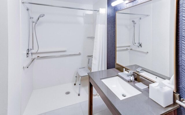 Fairfield Inn and Suites by Marriott Youngstown Austintown