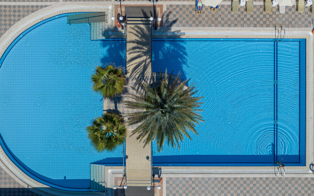Hydramis Palace Beach Resort