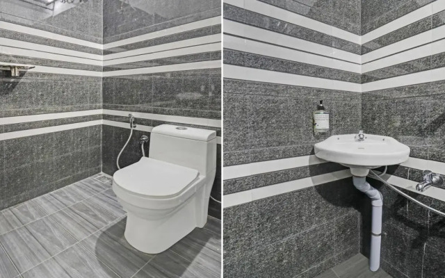 Treebo Nirupama, 750m from Aluva Railway station