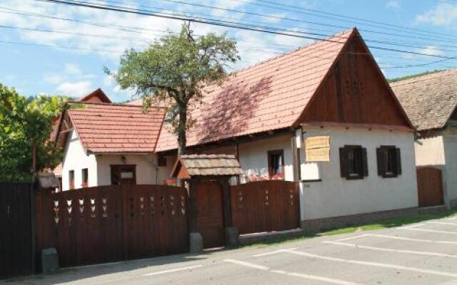 Zsuzsanna Paraszthaz