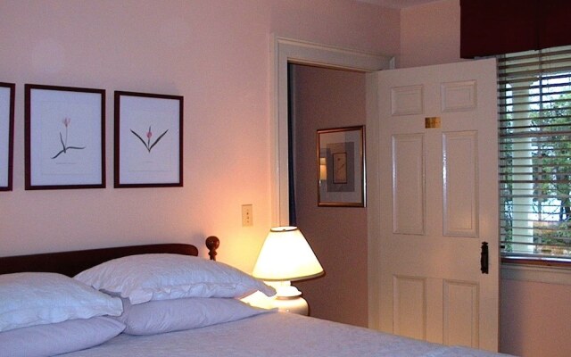 The Charleston House Bed & Breakfast