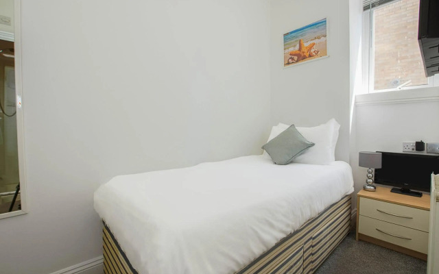 OYO Pier Hotel