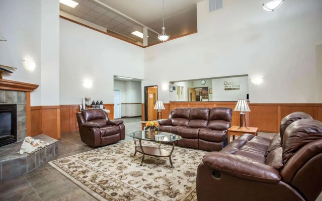 Quality Inn & Suites - 3 Stars