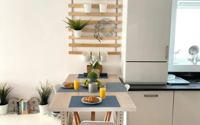 Luna Beach - Luxury Carbis Bay Apartment + Parking