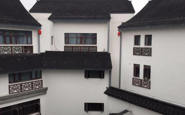 Suzhou Luzhi Riverside Inn Hostel