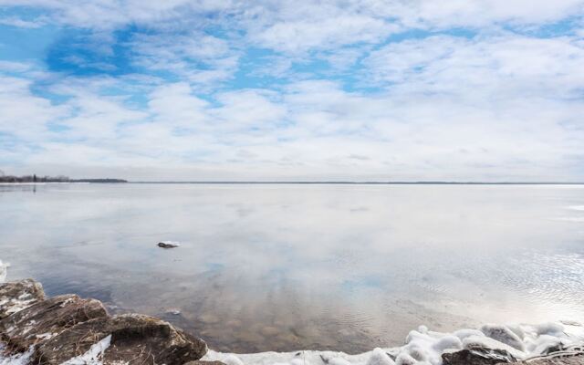 Modern Luxury Furnished, Surrounding St-Lawrence River View, Tranquil