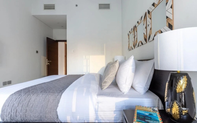 Astonishing 1BR in Fabulous Cayan Tower