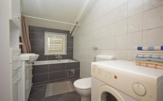 Mila - 2 Bedrooms and Free Parking - A4