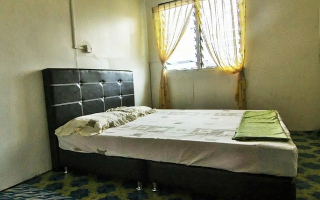 Sakura Tupong Guest House