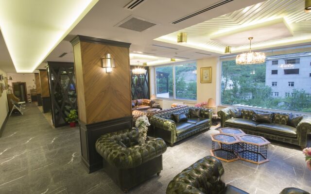 Jolnar Garden Hotel