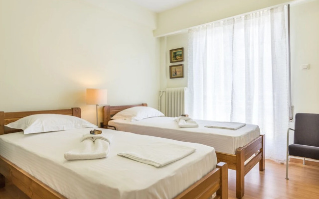Central apartment with 5 bedrooms near the metro