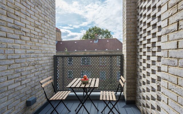 Modernist by the Cutty Sark