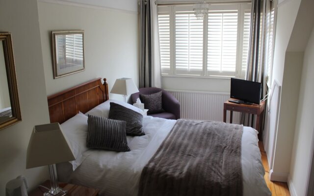 Cranleigh House Bed And Breakfast