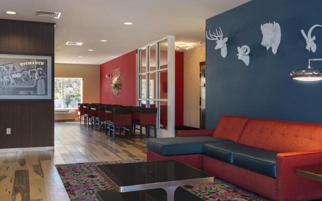 Super 8 Bismarck North