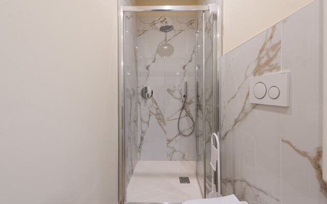 Mercato Contemporary Apartment by Mmega