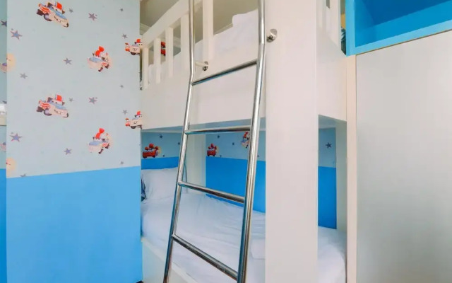 Homey And Comfy Stay 2Br Mangga Dua Apartment