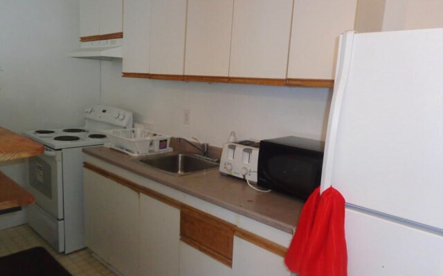 Adib Apartments - 2077 Walkley Rd