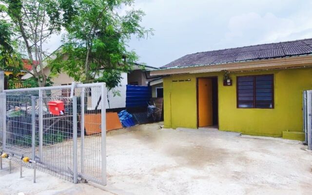 OYO 90291 Homestay De'majidee