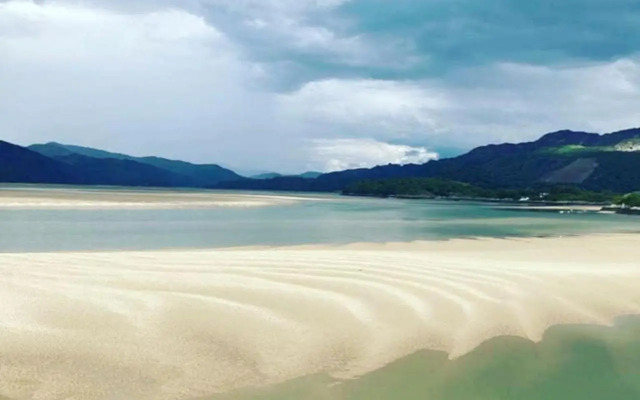 Luxurious underfloor heated Yurt with Hot tub