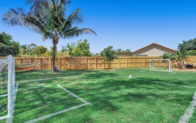 7 Br Home with Pool Gameroom & Soccer