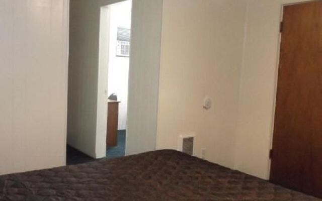 Lazy B Motel