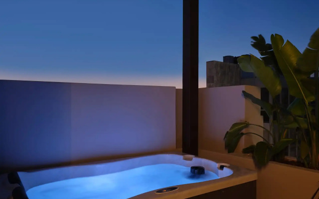 Nur Edge Aparthotel - Acropolis Skyline
