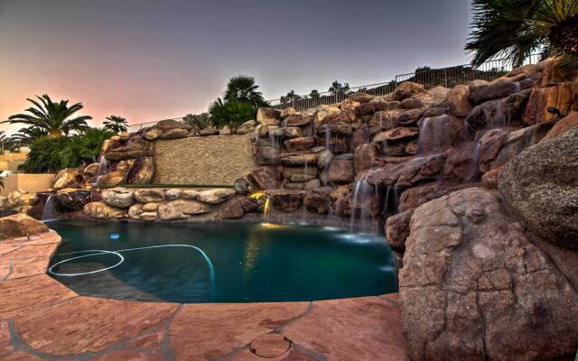 Near Golf: Glendale Oasis w/ Pool & Hot Tub!