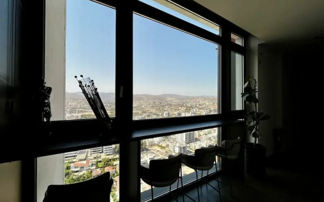 128 LIM - 2106 Stay Only Tower Suite
