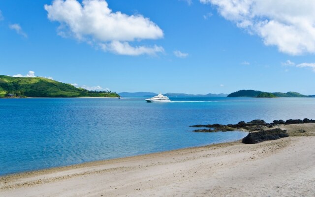 Yacht Club Villa 33-Serenity-Ocean Views with Golf Buggy