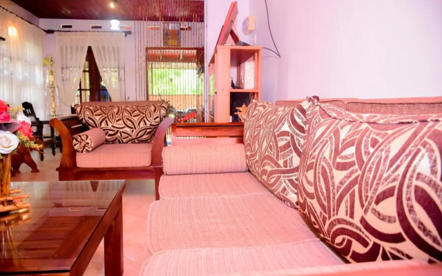 Nisansala Holiday Inn, Karapitiya