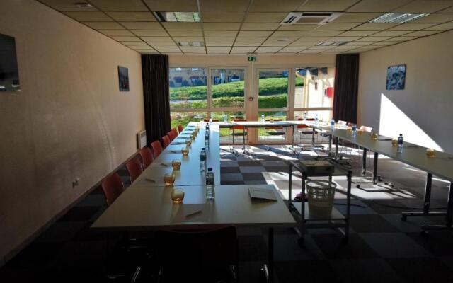 Brit Hotel Les Evens