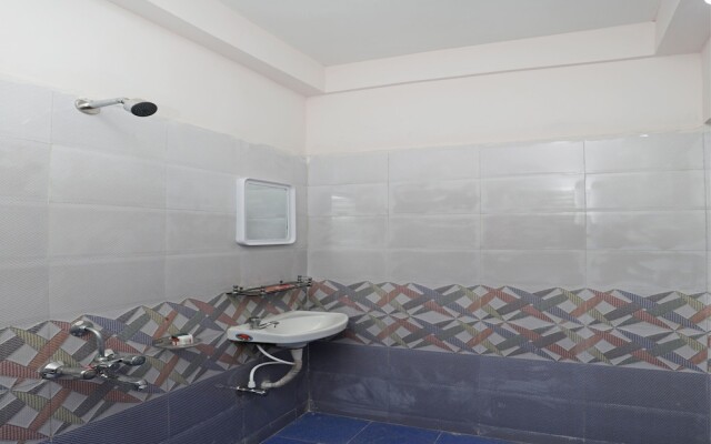 OYO 13527 Usha Residdency