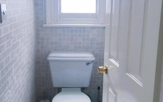 Hollybush Guest House