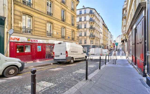 Charming 2 Room Apartment Near Square Louise Michel