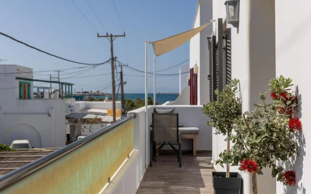 Naxos Petite Studios
