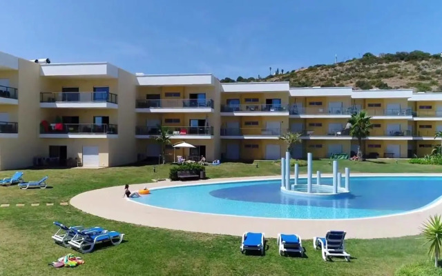 #010 Jardins Marina Holidays Flat with Shared Pool