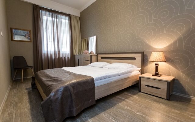 Falcon Apartments - Metekhi