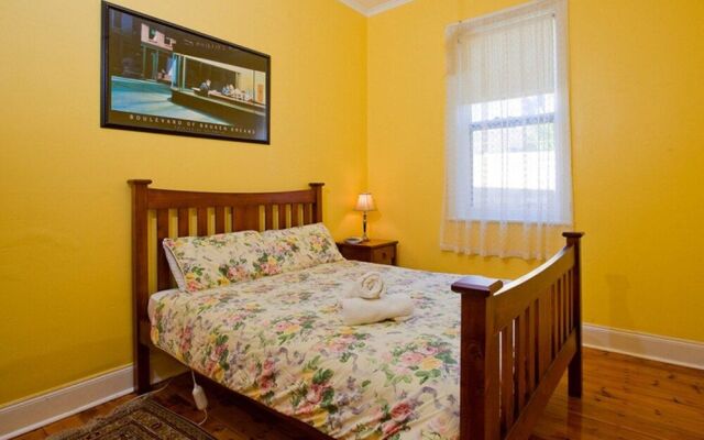 Seaton on Spence - Old world charm with modern living