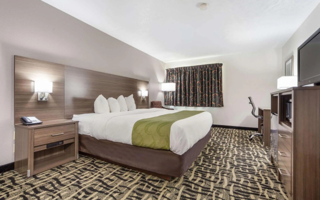 Quality Inn & Suites Omaha Chalco