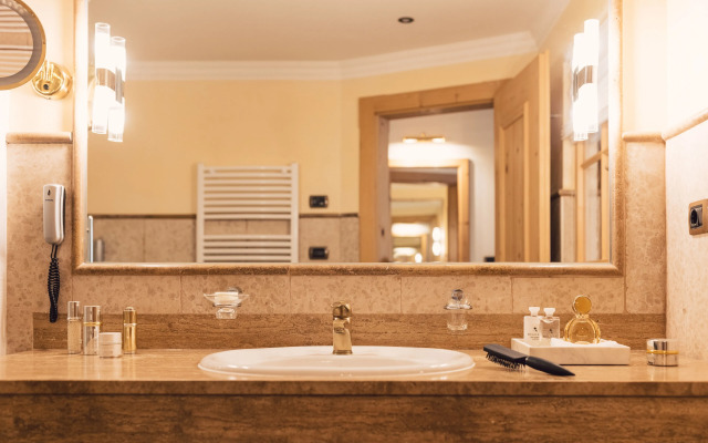 Alpenpalace Luxury Hideaway & Spa Retreat