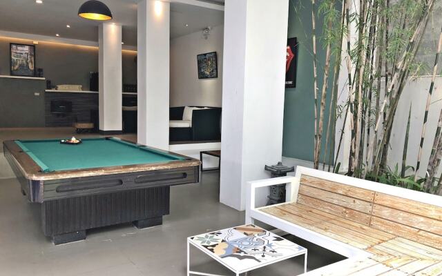 Anton's Loft Designer Resort Pansol