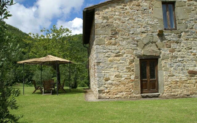 Holiday Home with Shared Swimming Pool in the Green Hills of Chianti