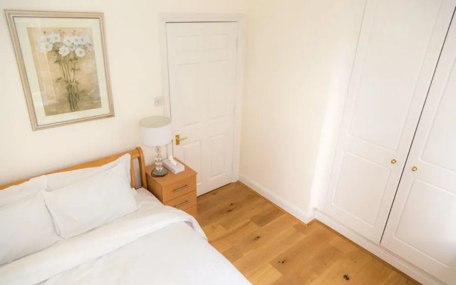 Modern 2 bed flat in historic building