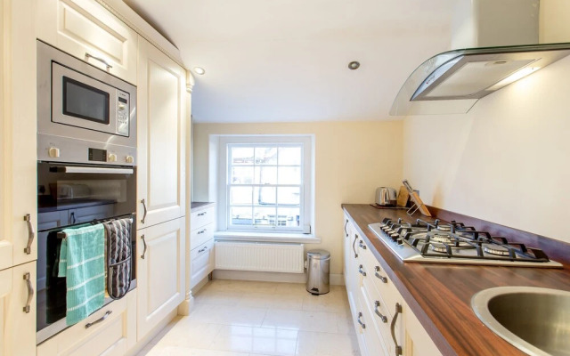 Prestigious Location - Quintessential Mews House