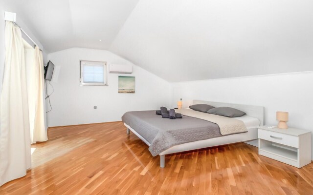Nice Home in Dramalj With Wifi and 7 Bedrooms