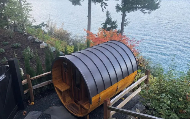The Lodge on Harrison Lake
