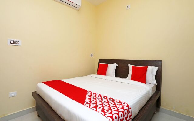 OYO 16821 Hotel Senapati Palace