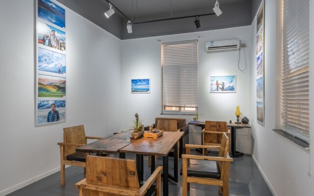 Artist and Old Villa 1927