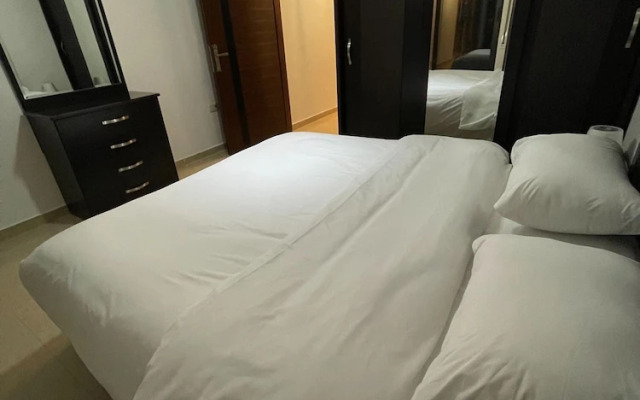 Apartment With Modern Amenities